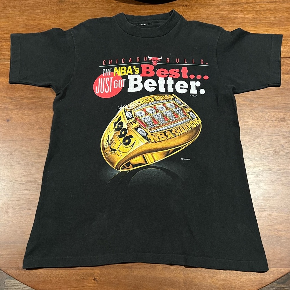 Vintage 1996 Chicago Bulls championship ring shirt